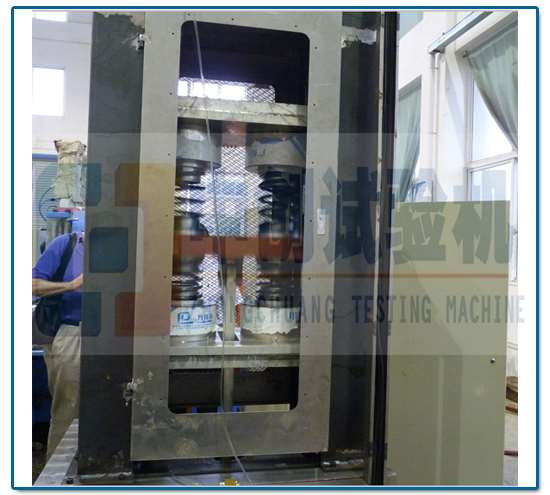 懸架簧疲勞機(jī)客戶現(xiàn)場(chǎng) 懸架簧疲勞機(jī)客戶現(xiàn)場(chǎng)