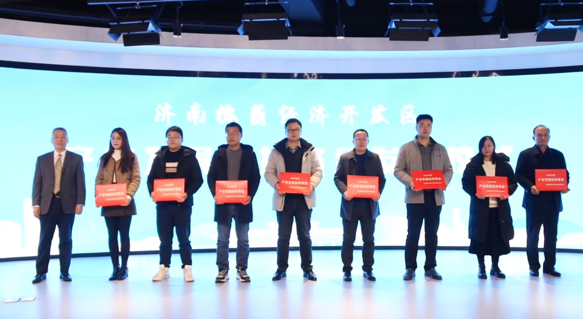 濟南中創(chuàng)工業(yè)測試系統(tǒng)有限公司榮獲年度濟南槐蔭經(jīng)濟開發(fā)區(qū)產(chǎn)業(yè)扶持資金